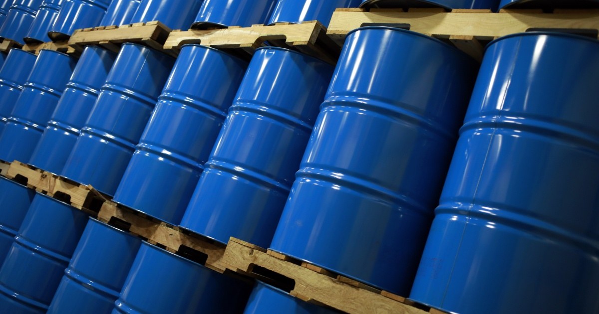 Хроніка нафтової кризи в РФ: від ударів по НПЗ до танкерів на якорі