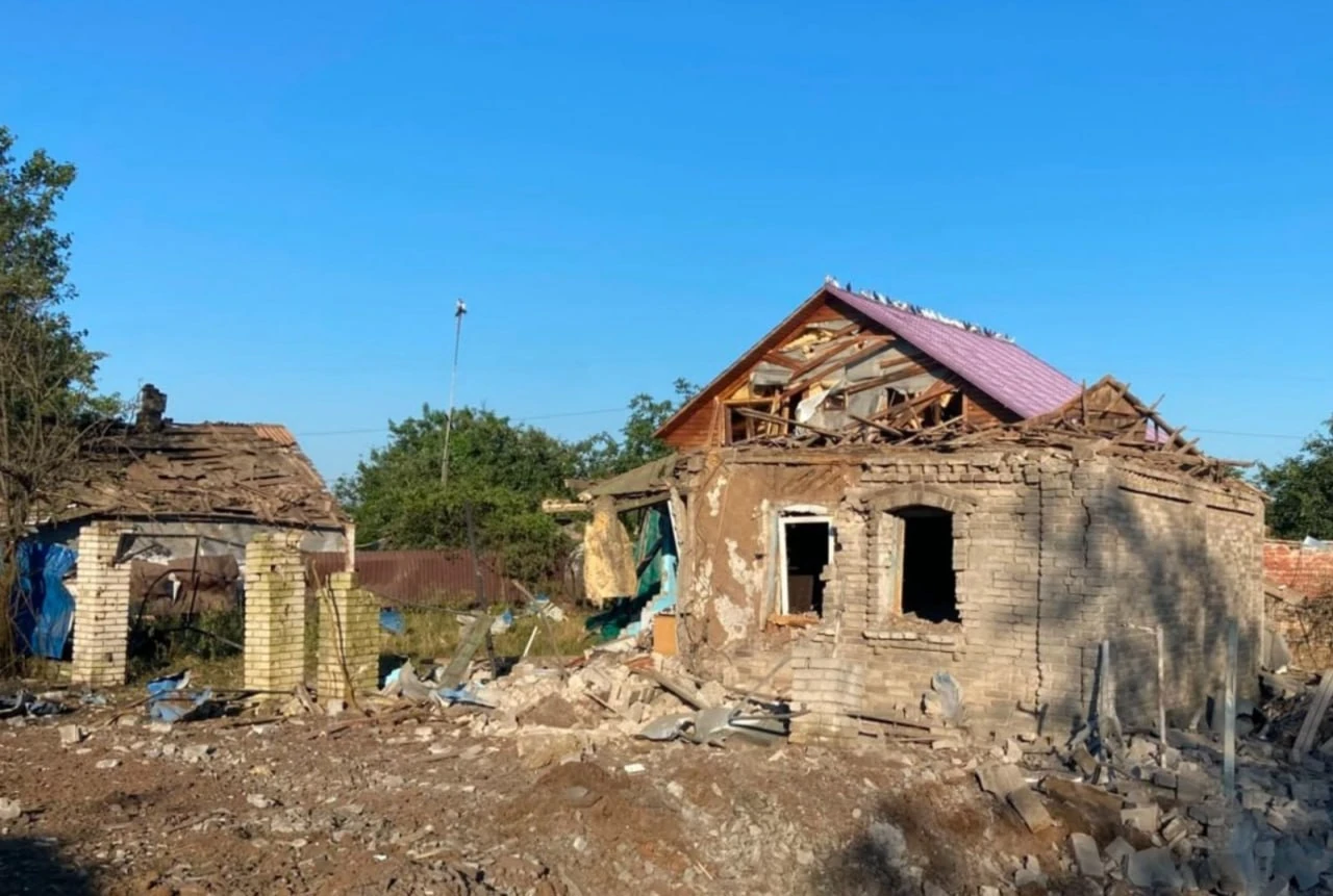 Пошкоджені багатоквартирні будинки та приватні домоволодіння у Донецькій області внаслідок обстрілів 27 липня 2026 року (фото