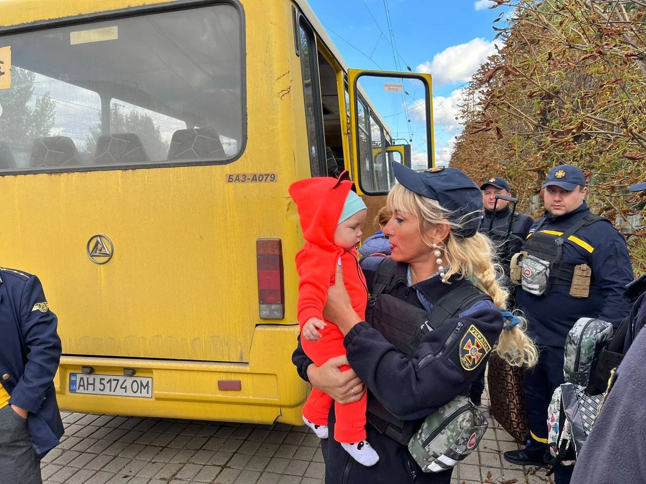 Ілюстративне фото евакуації дітей із небезпечних районів Донеччини