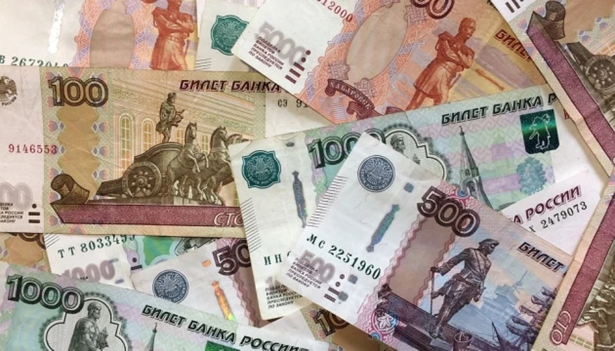 СЗРУ повідомила про рекордне виведення коштів росіянами через іноземних брокерів