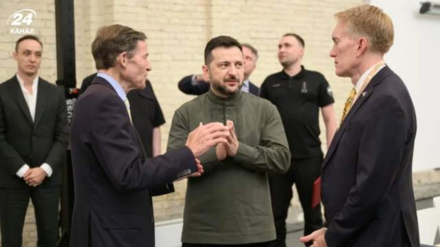 У Києві Зеленський обговорив із сенаторами США санкції й захист від балістики
