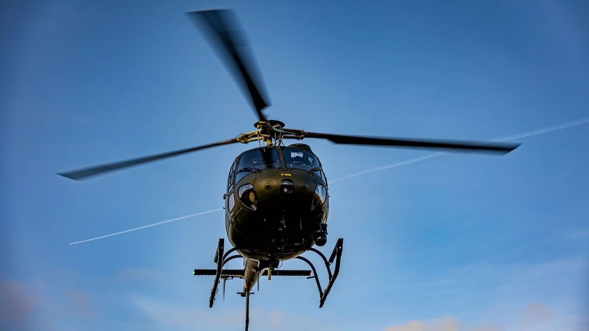 Вертоліт AS-550 Fennec Військово-повітряних сил Данії під час польоту