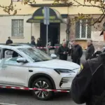 Місце вибуху електромобіля у Печерському районі Києва, за даними поліції