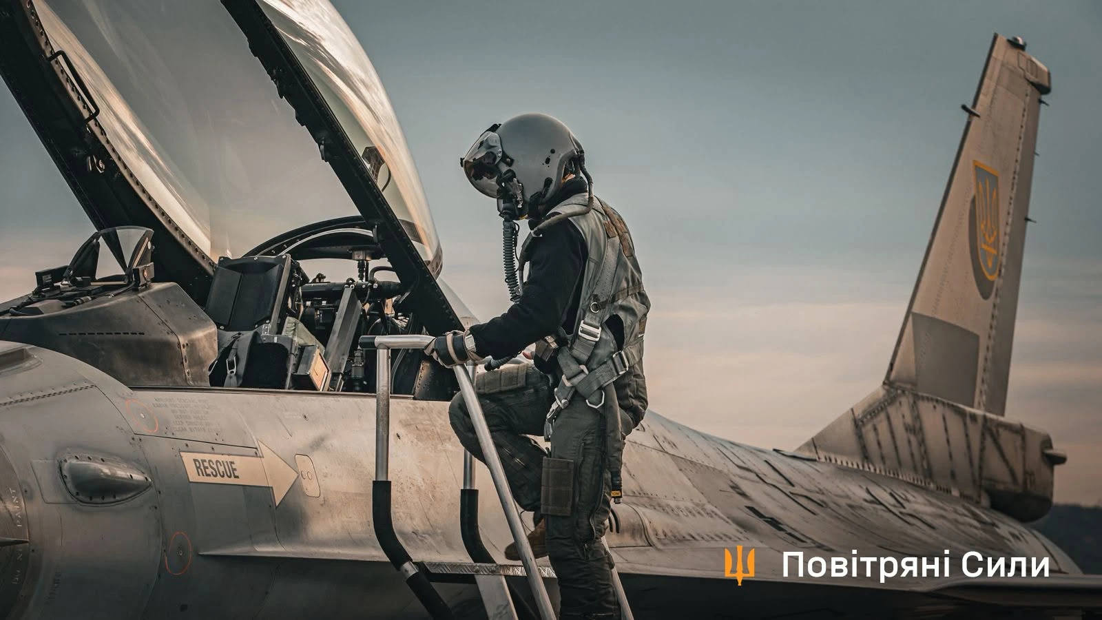 Кадр із відео Повітряних сил ЗСУ: український винищувач збиває російський безпілотник «Герань»